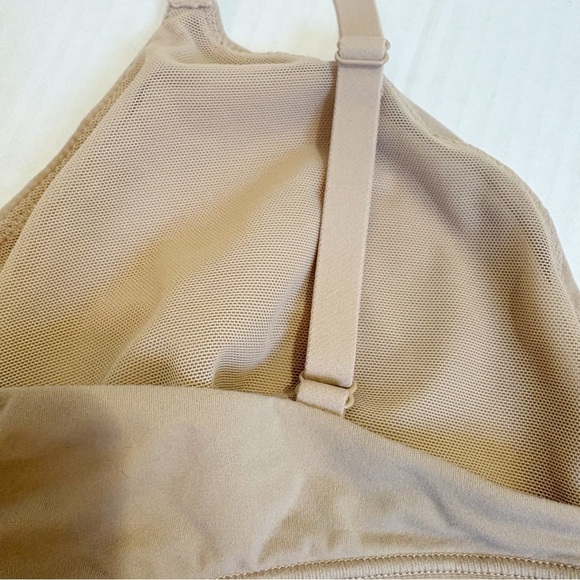 SKIMS Crossover Bralette Size Large Tan Fits Everybody No Underwire Soft V Neck - Picture 14 of 15